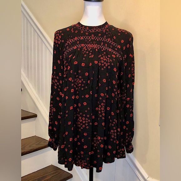 FREE PEOPLE Black Boho Tunic w Smocked Detail and Red Floral Pattern Sz Small - Picture 4 of 15